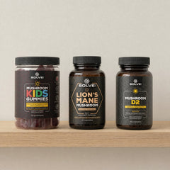 Sur une étagère : Gummies aux champignons pour enfants, Lion’s Mane pur – gélules et Vitamine D2 de shiitake 2000 UI