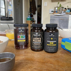 Les trois à la maison : Gummies aux champignons pour enfants, Lion’s Mane pur – gélules et Vitamine D2 de shiitake 2000 UI