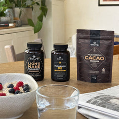 Les trois à la maison : Lion’s Mane pur – gélules, Vitamine D2 de shiitake 2000 UI et Cacao aux champignons